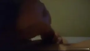 老公要我穿上丝袜后才要干死我>///