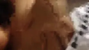 骚浪小嫩妹  在房间里揉乳挑逗自拍