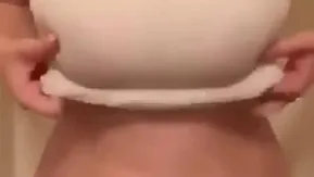 [欧美] 巨乳正妹走到哪都要露出胸前长辈!!?让你旺旺旺~发发发!!?