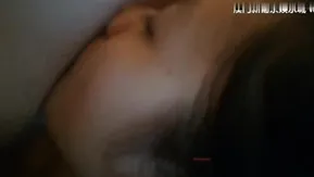 Se filtró una fuga de disco en la nube: una estudiante hermosa y de apariencia pura se tomó una selfie con su novio en un hotel después de que rompieron, el cabrón reveló que su coño era rosado y tierno, y ella era tímida durante el orgasmo.