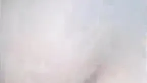逍遥龙哥团队出租屋搞白虎小妹兵哥嚼着槟榔被亲了个香吻像吃了春药狂干小妹-1