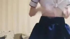 [欧美] 洋主播夹着嫩鲍上直播平台大赚一笔!!大家一起绷绷绷~