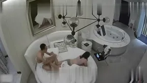 挑逗一番直接扒掉内裤强势插入
