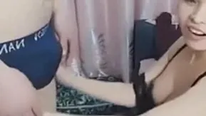 口交啪啪冲澡尿尿喷水很是诱人