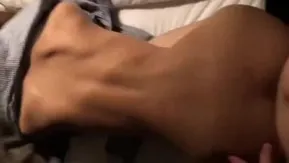 屁股大过肩的女友