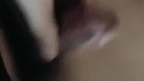 La sexy y bella anfitriona y su pareja sexual tienen un gran espectáculo sexual: el sexo apasionado es muy tentador.
