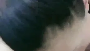 光头小哥哥激战两个人妻主播!!4P大乱斗看谁会先高潮!!
