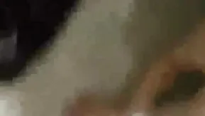 白嫩大奶美女公寓卖力吮吸深喉