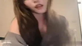 巨乳白虎美女vevebebe水蛇腰镜头露脸露出双乳小穴超湿等你操