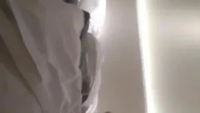 清纯漂亮的女友直播摆弄风骚舞姿深喉口交掰逼逼观赏
