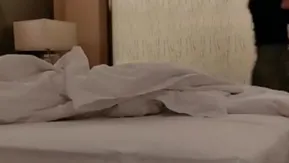 眼镜男高级会所找位特别性感漂亮的女技师做全套服务