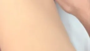 刚结婚的粉嫩小坦克骚逼就是浪
