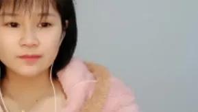 見た目は清純だが中身はエッチで自分の胸を揉むのが好きなロリータ少女。