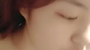 我爱洗澡皮肤好好~可爱妹妹拼人气~让视频在网路上任意流传~