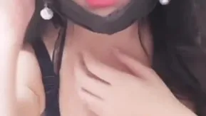 丰满又漂亮美女主播璃儿穿着开裆情趣黑丝扣穴自慰很淫荡