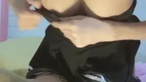 黑丝制服诱惑骚学妹过年在家独自呻吟露脸奶子很挺逼水多