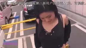 La belleza asiática de la celebridad de Internet (BaeLil) se expone en el estacionamiento y tiene una aventura con la gran polla de un extranjero en el fregadero y tiene sexo intenso y corrida facial.