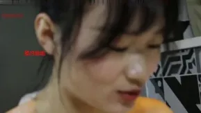 妹子冷冷为了能做模特主动和摄影师导演三P 口爆颜射
