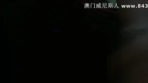 小区美容院少妇老板娘草到下面出白浆