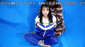 国产剧情调教系列第31部 高颜值女同性恋轻sm调教 舔B的姿势真的很专业
