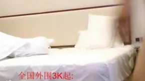 美しい女子大生は口技に熟練しており、激しく首を振っています〜男の子はとても嬉しくて、「パパに電話してください！」と叫びました。