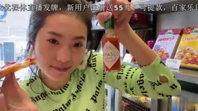 [欧美] 在外用餐看到顺眼的帅哥就勾引回家 边被操还要跳蛋辅助真会玩
