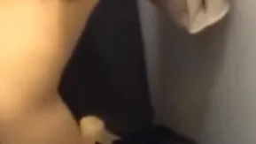 试衣间音乐放很大声 啪啪没问题~ 看这妹子骚的狠!