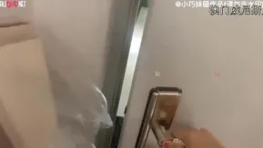 快递小哥工作至今最大的Bonus~ 被痴女小巧妹砸硬上啦!