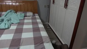 国产剧情AV《捡尸》~肉感丝袜妹子的尸体被杀手拖出衣柜各种重口味姿势玩弄