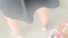 离婚美熟女在夏日午后的激情一炮，填补她前后两个穴的空虚~