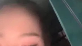 瀋阳年轻情侣啪啪直播，高颜值女友被刺青男友操不够还拿小玩具塞穴里~