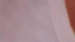 样貌清纯的漂亮妹妹故意勾引前来外卖小哥，不操白不操~美女错过就没了~