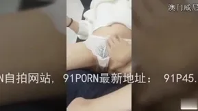 把偷情视频给女友看！你看她的穴比你还嫩！