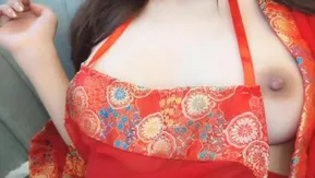 爆乳女神娜美妖姬定制版新作-巨乳肚兜小娘子~整只手都快要伸进去了！极限自慰淫慾不断~