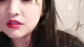 大耳环妹子性感黑丝诱惑 露奶掰开逼逼特写摩擦奶头