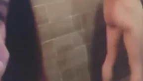 长得像女星莫X蔚的绿播大美女云朵被家境不错的粉丝帅哥重金约炮到酒店开房啪啪
