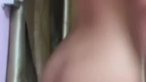 漂亮网红主播奶子大且坚挺搔首弄姿揉穴自慰很是诱人（全程露脸）