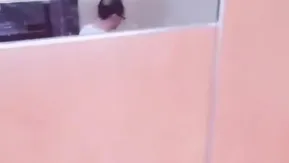 彼女を男子トイレに連れ込んでセックスしたら、外で手を洗っているハゲの男性がいて、すごく興奮しました。