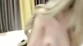 娇滴滴的萌妹，黑丝粉穴 主动风骚激情啪啪