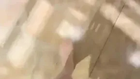 浴场啪啪，旁边人来人往，蜂腰翘臀无套内射，骚活淫荡指数爆表