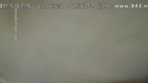 路边按摩店被两个按摩女主动搭讪到出租屋玩双飞