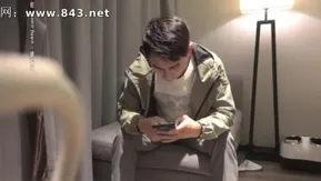 [Restauración de la calidad de la imagen con IA] Una chica periférica de alta gama con pechos grandes y blancos y excelente sexo oral, empujando y coqueteando en el sofá