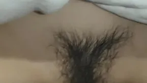 (偷拍小侄女) 灌醉小表妹,再溜入闺房肆意玩弄