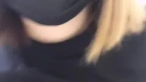 Una jovencita gordita y regordeta de grandes pechos blancos y coñito peludo hace un show de autotoques. Si te gusta no te lo pierdas.
