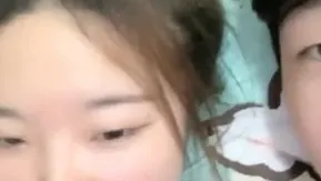 新晋00后极品嫩妹 和炮友啪啪大秀 最后口爆