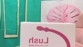 台湾妹子新买跳蛋自慰