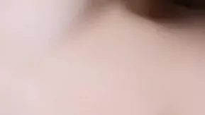黄发萝莉萌妹子全裸诱惑