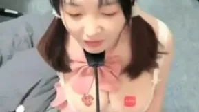 (草莓熊)扎着两个辫子的童颜巨乳主播啪啪