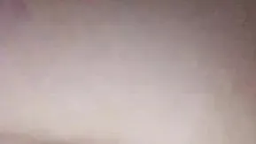 La belleza rosada y de grandes pechos Strawberry Bear es muy buena comiendo con la boca superior e inferior. Su amiga la folló duro por detrás sin condón ~.