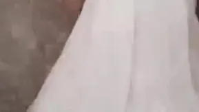 长腿美乳1月新作~黑白丝袜爽一波~按摩棒直入浪穴~